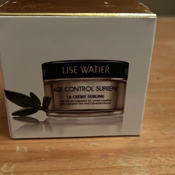 Cream age control supreme.
50ml
Lise Watier - Picture 2 of 3